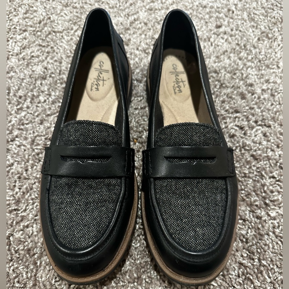 Clarks Cushioned Raisie Eletta Penny Loafer Black Leather/Gray Fabric , size 8